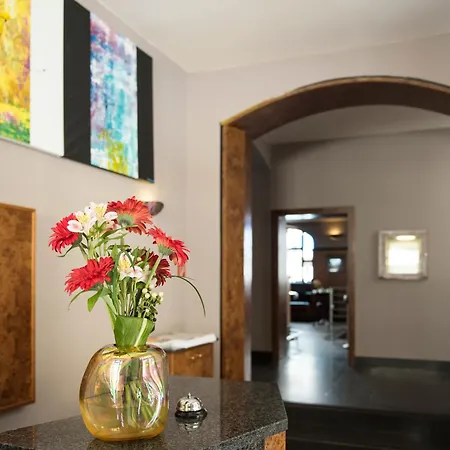 Otel Deutsches Theater Stadtzentrum 4*