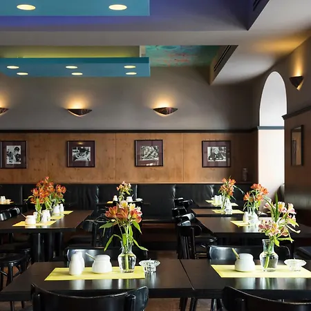 Otel Deutsches Theater Stadtzentrum 4*