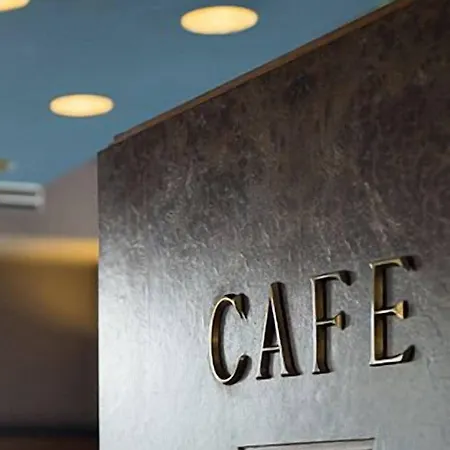 Otel Deutsches Theater Stadtzentrum 4*