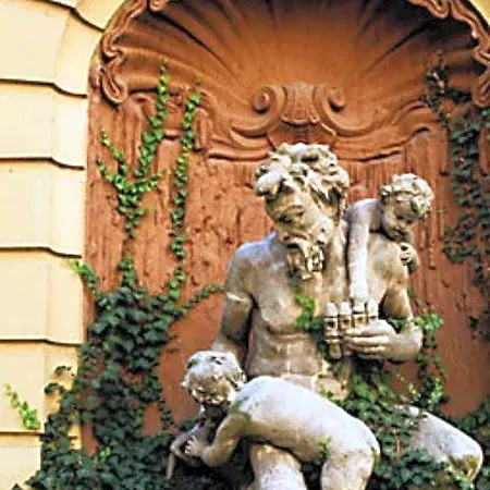 Deutsches Theater Stadtzentrum 4*